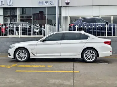 BMW 5 Series New Energy 2019, 51000 км, за 122000 CNY