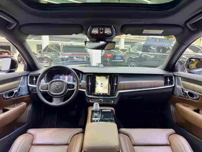 Volvo S90 PHEV 2021, 64000 км, за 179800 CNY