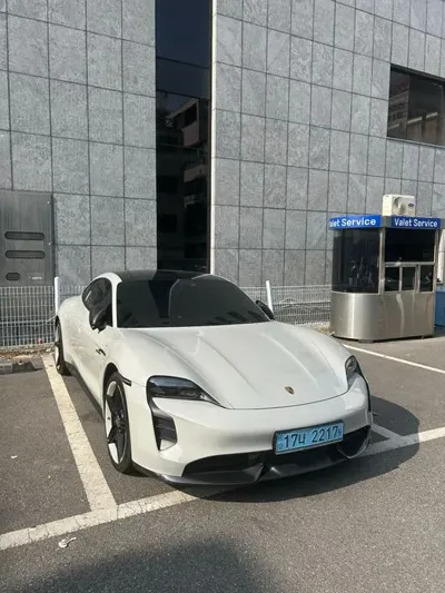 Porsche Taycan · 2021 год