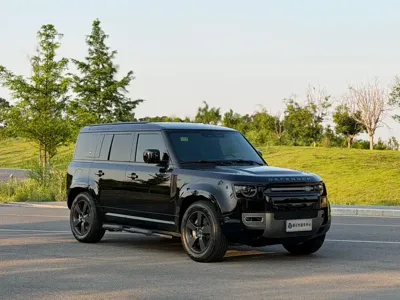 Land Rover Defender 2024, 36000 км, за 618000 CNY