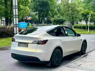 Tesla Model Y 2023, 80000 км, за 159800 CNY - фото 9