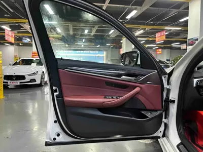 BMW 5 Series 2019, 150000 км, за 136800 CNY