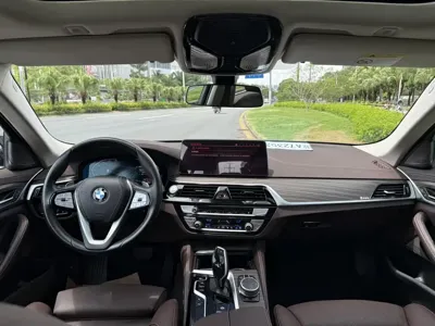 BMW 5 Series 2022, 26000 км, за 233900 CNY - фото 10