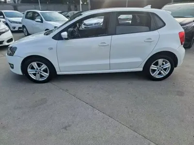 Volkswagen Polo 2011, 80000 км, за 12800 CNY