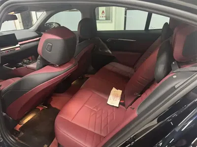 BMW 5 Series 2025, 5000 км, за 328000 CNY - фото 8
