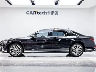 Audi A8 2022, 28000 км, за 488000 CNY