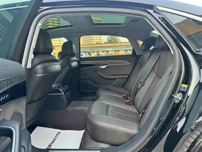 Audi A8 2025, 13000 км, за 489000 CNY - фото 12
