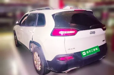 Jeep Cherokee 2016, 182600 км, за 34881.22 CNY - фото 4