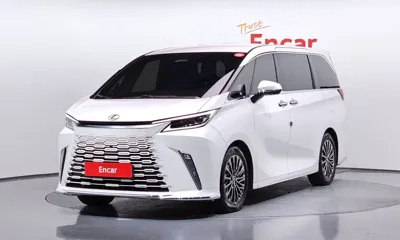Lexus LM · 2025 год