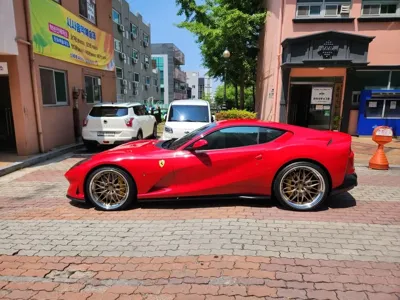 Ferrari 812 2019, 27000 км, за 372000000 KRW