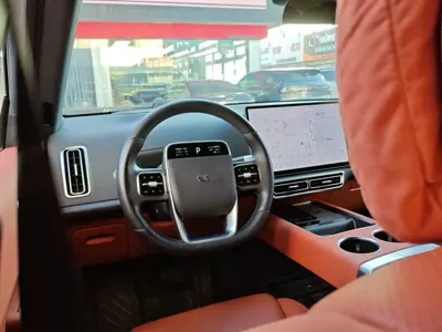 Li Auto Li L8 2023, 87000 км, за 193000 CNY