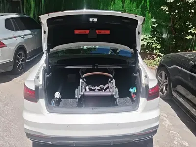 Audi A4L 2021, 61700 км, за 129000 CNY