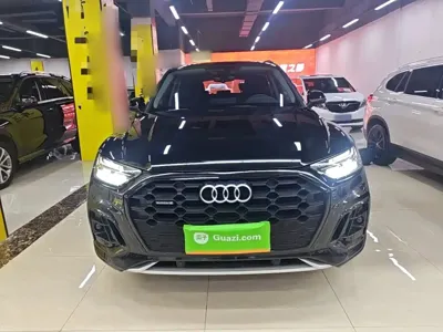 Audi Q5L 2023, 90600 км, за 171900 CNY