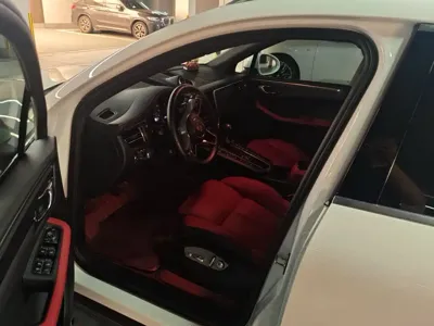 Porsche Macan 2021, 29600 км, за 242200 CNY