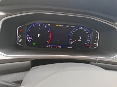 Volkswagen T-Roc 2023, 29800 км, за 94300 CNY - фото 18
