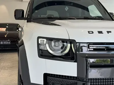 Land Rover Defender 2025, 10000 км, за 638000 CNY