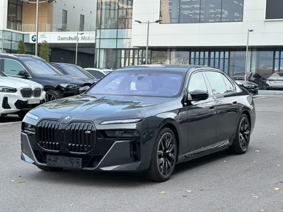 BMW i7 · 2025 год