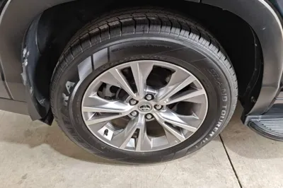 Toyota Highlander 2015, 169600 км, за 84080.09 CNY - фото 10
