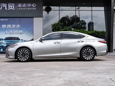 Lexus ES 2024, 52000 км, за 202600 CNY