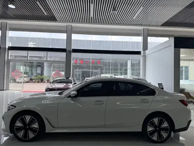 BMW i3 2025, 6000 км, за 153800 CNY