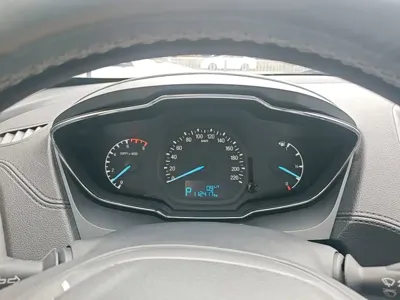 Ford Escort 2017, 112400 км, за 24100 CNY - фото 12