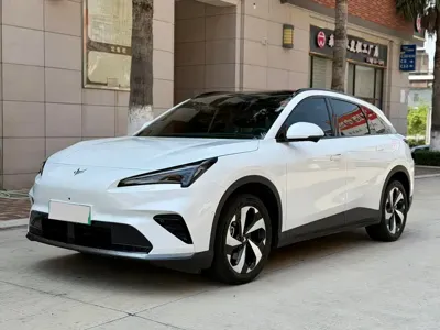 Arcfox Alpha T5 · 2025 год
