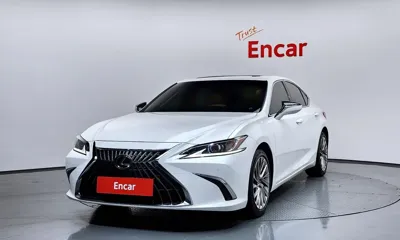 Lexus ES · 2023 год