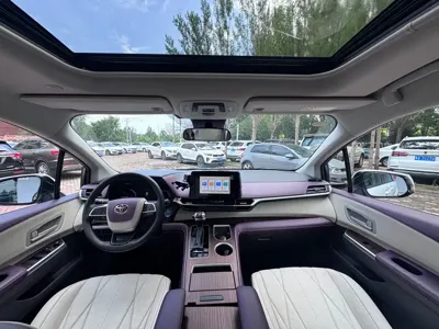 Toyota Sienna 2023, 100000 км, за 176800 CNY - фото 6