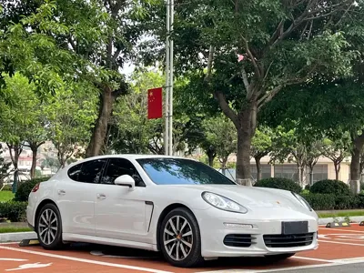 Porsche Panamera 2015, 110000 км, за 178000 CNY