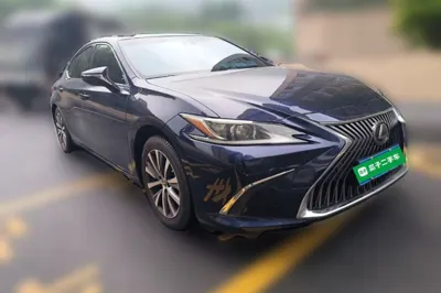 Lexus ES 2018, 105200 км, за 167929.74 CNY