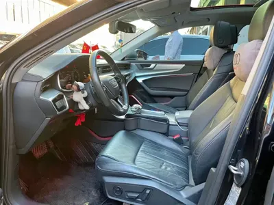 Audi A6L 2022, 43000 км, за 229800 CNY