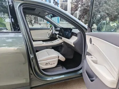 Hongqi 红旗HS6 PHEV 2026, 1000 км, за 175799 CNY - фото 12