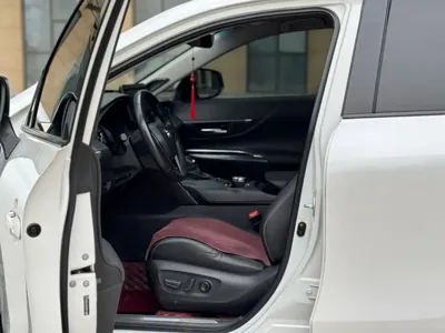 Toyota Venza 2022, 41100 км, за 128699 CNY - фото 12