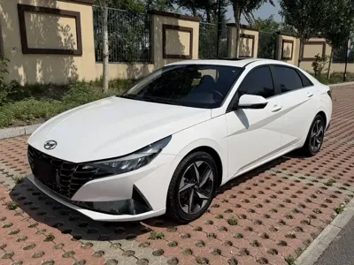 Hyundai Elantra · 2022 год