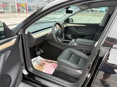 Tesla Model Y 2023, 80000 км, за 168000 CNY