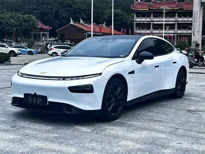 Xpeng P7 · 2023 год