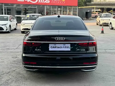 Audi A8 2025, 13000 км, за 489000 CNY