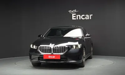BMW 5-Series 2025, 6864 км, за 37856.76 USD