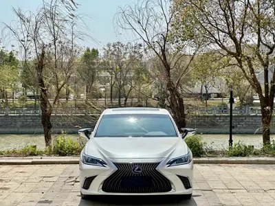 Lexus ES 2020, 117000 км, за 179800 CNY
