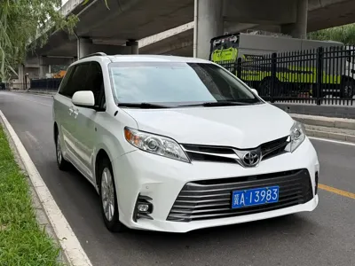 Toyota Sienna 2015, 146000 км, за 92000 CNY