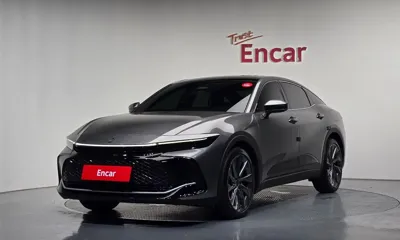 Toyota Crown · 2023 год