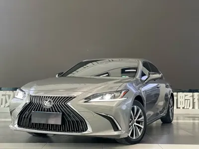 Lexus ES · 2020 год