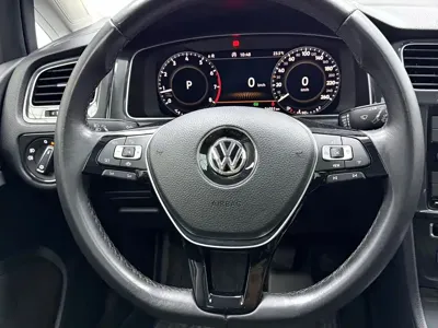 Volkswagen Golf 2019, 30000 км, за 61400 CNY