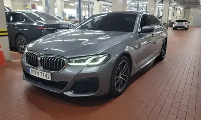 BMW 5-Series · 2023 год
