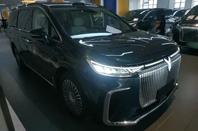 Voyah Dream 2025, 19100 км, за 309668.28 CNY