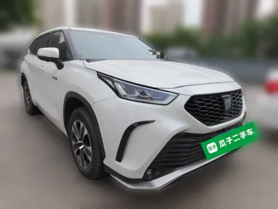 Toyota Crown Kluger 2021, 69900 км, за 180526.87 CNY