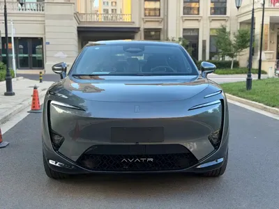 Avatr Avatr 11 2026, 100 км, за 199800 CNY