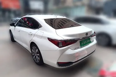 Lexus ES 2018, 94000 км, за 151037.28 CNY - фото 4
