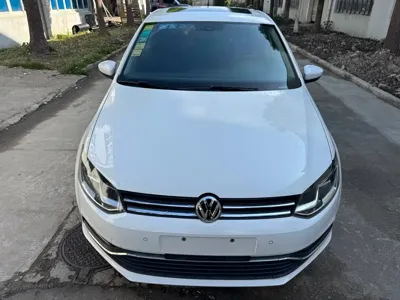 Volkswagen Polo 2015, 87000 км, за 25800 CNY