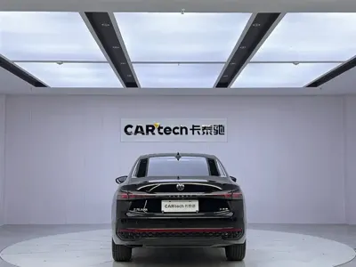 Volkswagen Passat 2025, 9000 км, за 152800 CNY